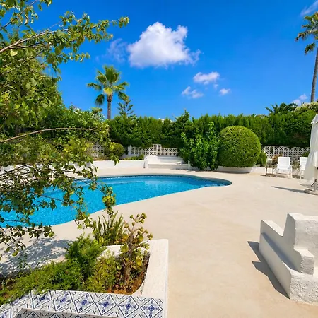 In With Private Pool & Mountain Views Jávea