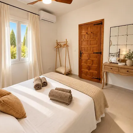 Villa In With Private Pool & Mountain Views *